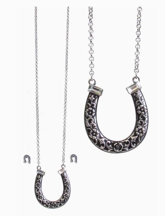 Flower Textured Horse Shoe Pendant Necklace Set
