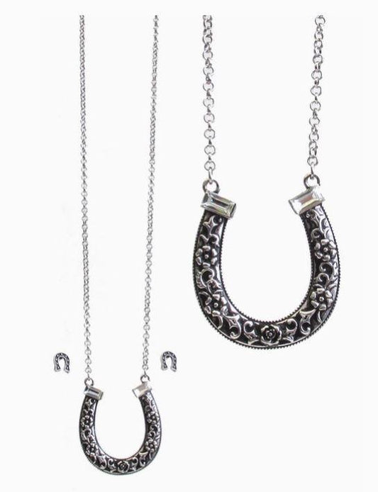 Flower Textured Horse Shoe Pendant Necklace Set